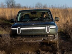 Rivian is offering a free $5K STEALTH wrap vehicle shield for R1T and R1S orders